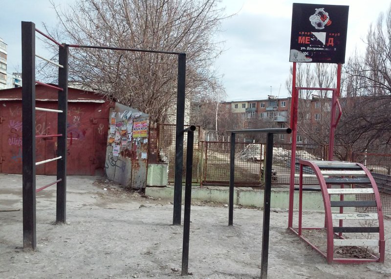 Площадка для воркаута в городе Запорожье №2727 Маленькая Современная фото